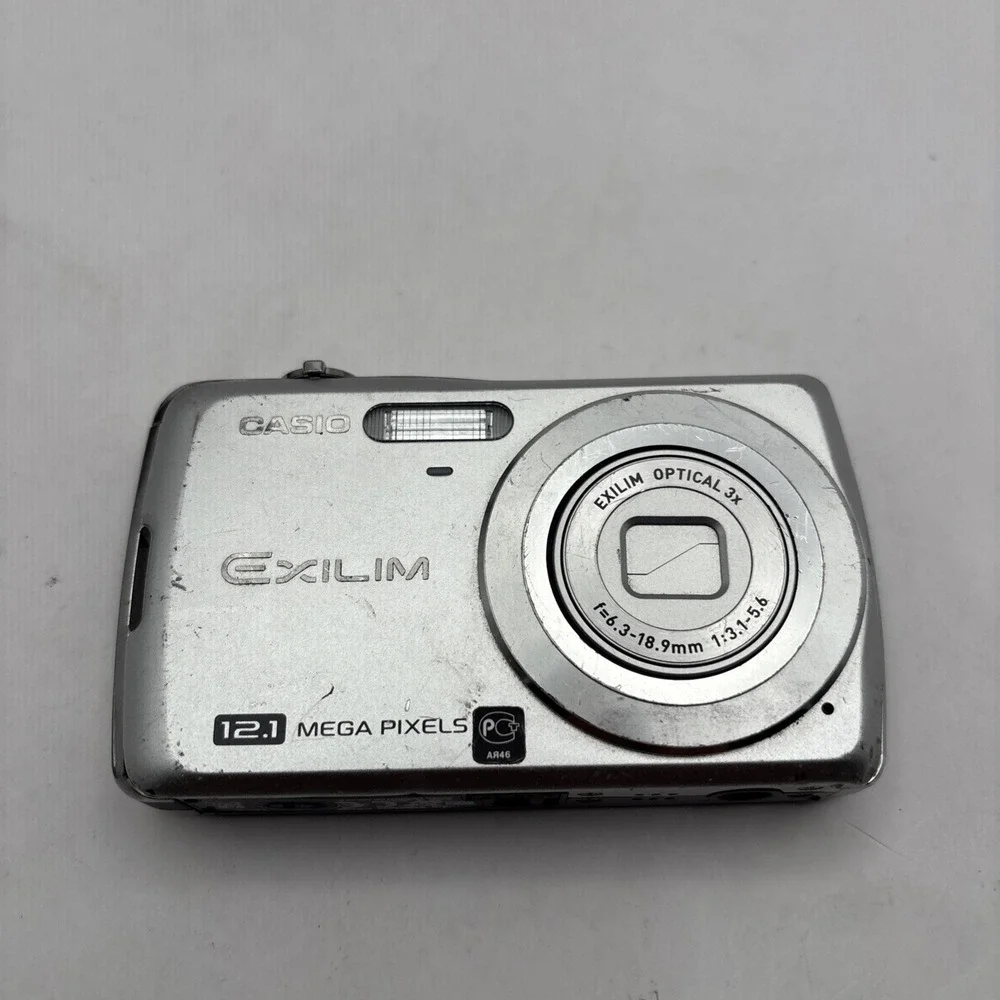 Casio‎ EXILIM ZOOM EX-Z35 12.1MP Digital Camera - Silver 3x Optical 2.6